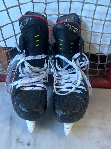 Bauer Vapor Hyperlite Hockey Skates 7.5 (Used)