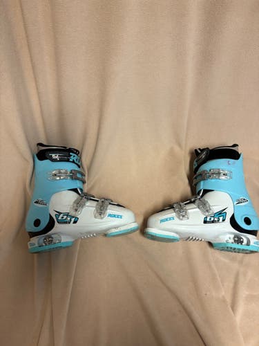 Mondo 18 to 21.5 adjustable Unisex Roces All Mountain 6 in 1 Ski Boots (Used)