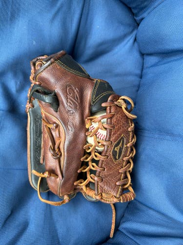 2016 Mizuno RH Outfield Future Classic Pro Baseball Glove 12.25" (Used)