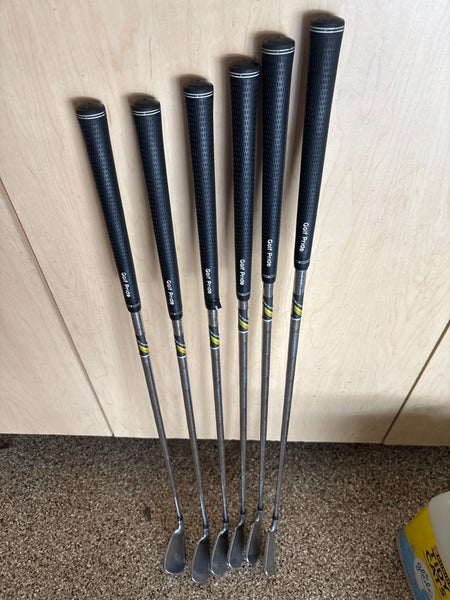 Men's TaylorMade Rocketbladez Right Handed Iron Set Stiff Flex 6 Pieces Steel Shaft (Used)