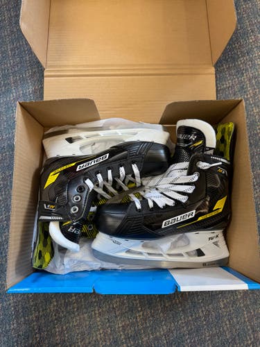 Bauer Supreme M3 Hockey Skates - Size 4 (New)