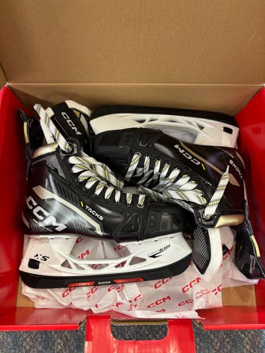CCM AS-V Hockey Skates - Size 6 (New)
