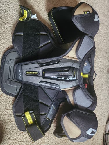 Large Senior CCM AS580 Shoulder Pads (New)