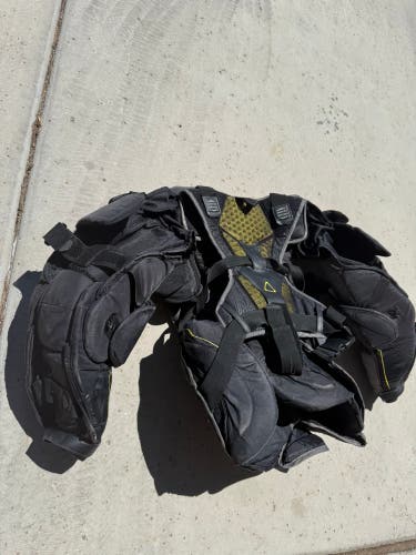 Large/Extra Large Bauer Mach Goalie Chest Protector (Used)