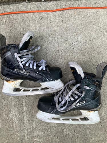 Senior Bauer Supreme 190 Hockey Skates Regular Width 9.5 (Used)
