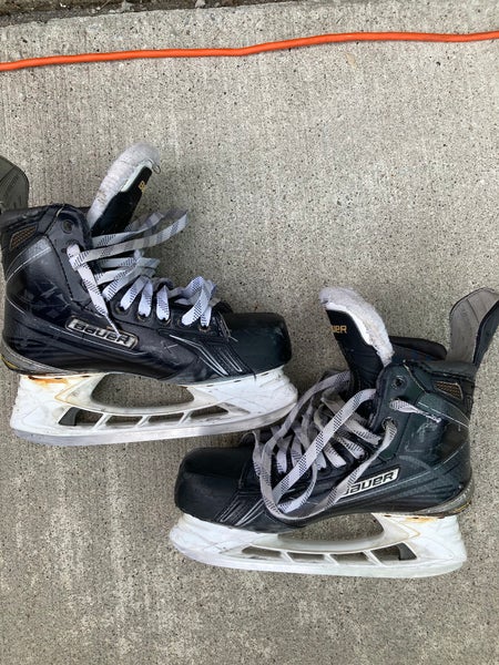 Senior Bauer Supreme 190 Hockey Skates Regular Width 9.5 (Used)
