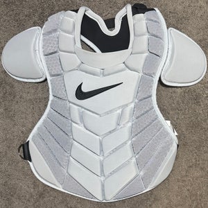 Nike Diamond Elite Baseball Catcher’s Chest Protector