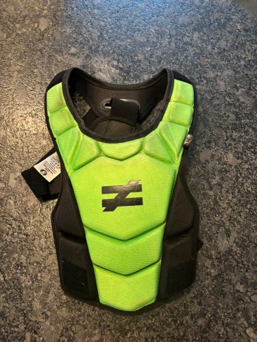 UNEQUAL LACROSSE PLAYER CC SHOULDER PADS