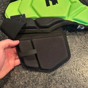 UNEQUAL LACROSSE PLAYER CC SHOULDER PADS