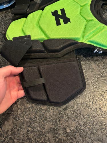 UNEQUAL LACROSSE PLAYER CC SHOULDER PADS