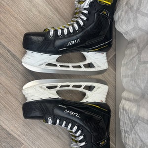 Bauer Supreme S35 Hockey Skates Regular Width Size 5.5 (Used)