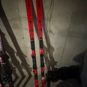 Men's 2021 Atomic 212 cm Racing Redster FIS SG Skis With Bindings Max Din 16 (Used)