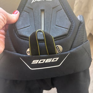 Junior Large CCM Tacks 9060 Hockey Pants (Used)