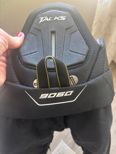 Junior Large CCM Tacks 9060 Hockey Pants (Used)