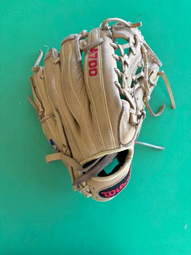 Brown Wilson A700 RH Outfield Baseball Glove 12"