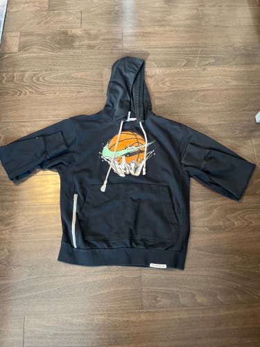 Men's Small Nike Sweatshirt With Basketball Logo