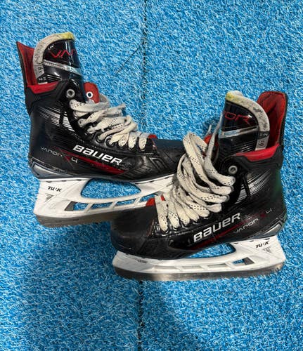 Intermediate Bauer Vapor X4 Hockey Skates 6.5 (Used)