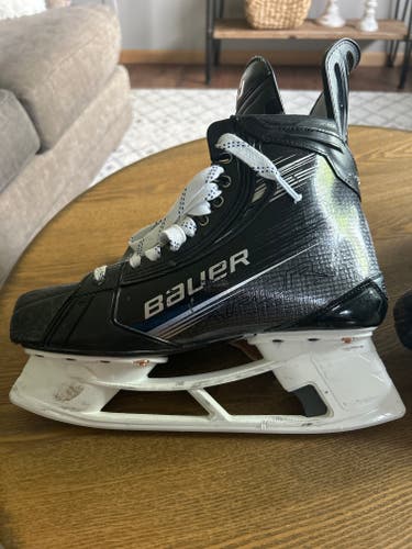 2023 Bauer Vapor Hyperlite 2 Hockey Skates Regular Width 8 (Used)