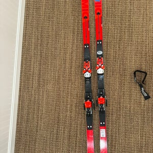 Men's 2022 Atomic 218 cm Racing Redster FIS DH Skis With Bindings Max Din 20 (Used)