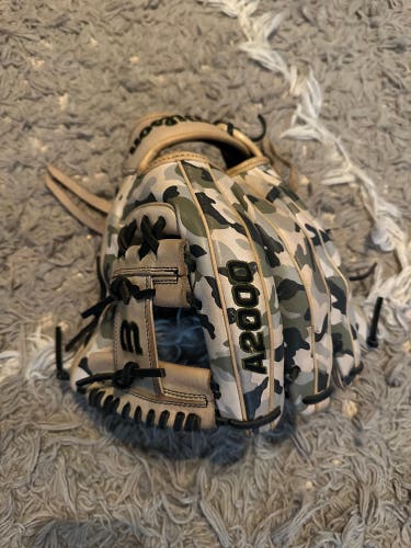 2023 Wilson RH Infield A2000 Baseball Glove 11.5" (Used)