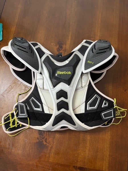 Adult Large Reebok 10K Shoulder Pads (Used)