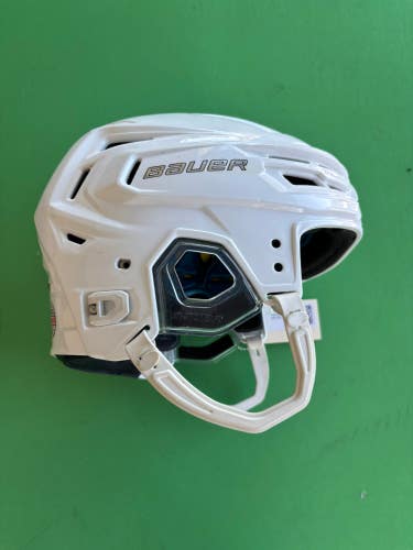 White Small Bauer Re-Akt 150 Helmet