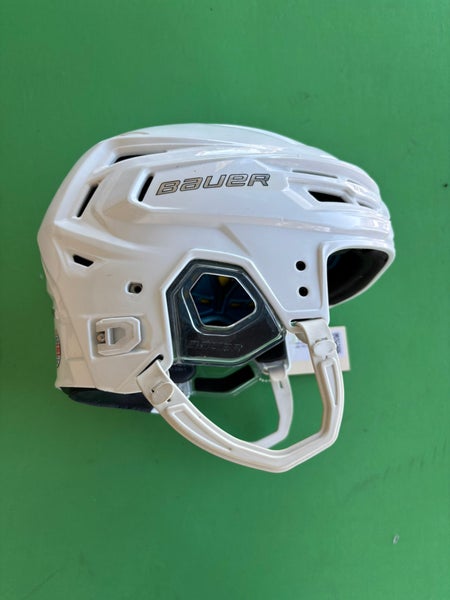 White Small Bauer Re-Akt 150 Helmet