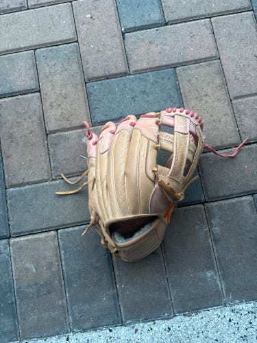 absolutely ridiculous baseball glove