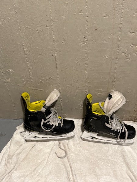 2023 Bauer Supreme M4 Hockey Skates Regular Width 6.5 (Used)