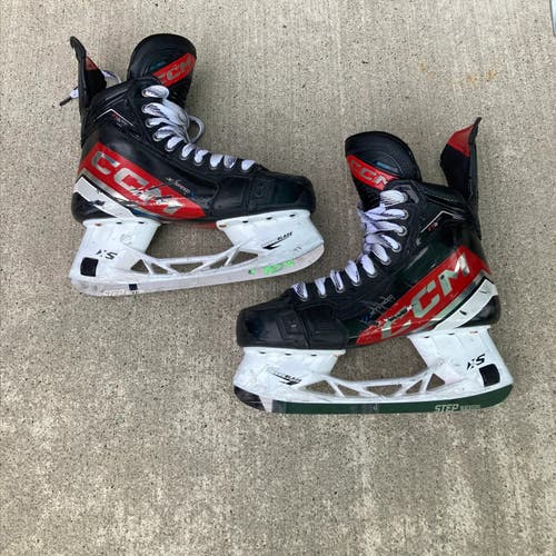 CCM JetSpeed FT6 Pro Hockey Skates Regular Width : Senior Size: 8