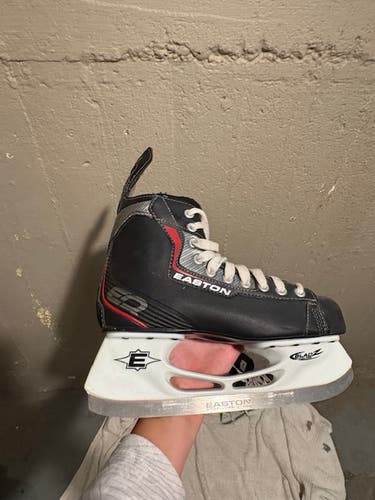 Easton Synergy EQ Hockey Skates Regular Width 7 (Used)