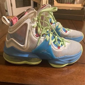 Kid's Size M 5.0 (W 6.0) Nike Shoes (Used)