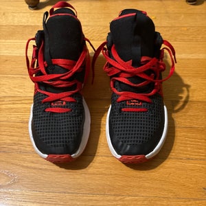 Men's Size M 5.5 (W 6.5) Nike Shoes (Used)