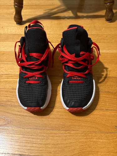 Men's Size M 5.5 (W 6.5) Nike Shoes (Used)