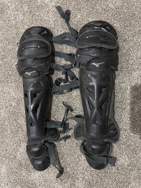 Mizuno Samurai Catcher's Leg Guard (Used)