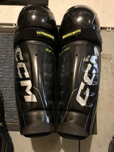 CCM Taxks XF Pro Shin Guard