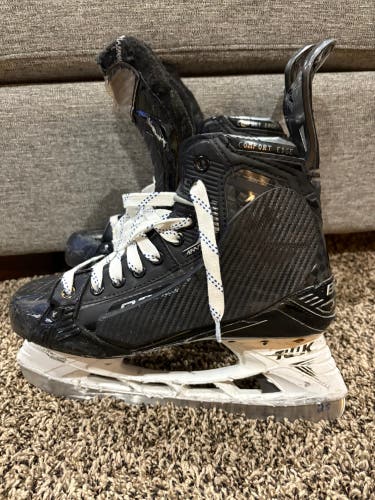 Bauer Supreme RMach Hockey Skates Wide Width  Pro Stock 8.5 (Used)