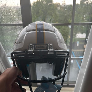 Adult Large/Medium Schutt F7 Helmets