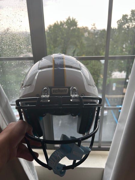 Adult Large/Medium Schutt F7 Helmets