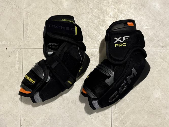 Large Senior CCM Tacks xf pro Elbow Pads  (Used)