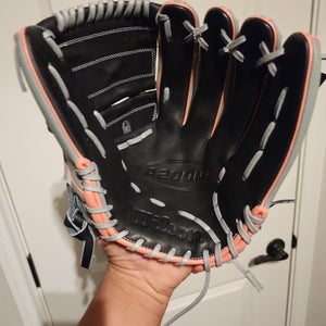 2025 Wilson RH Pitcher's A2000 Softball Glove 12.25" (New)