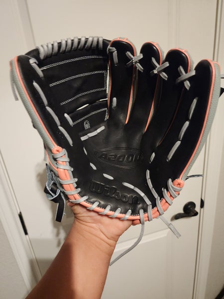 2025 Wilson RH Pitcher's A2000 Softball Glove 12.25" (New)