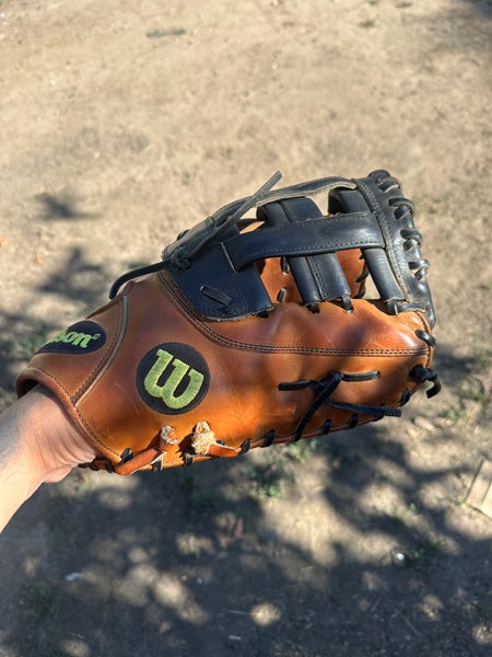 First Base Wilson RH A2000 Baseball Glove 12.5" (New)