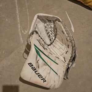 2023 Bauer Vapor 90 Regular Goalie Glove (Used)