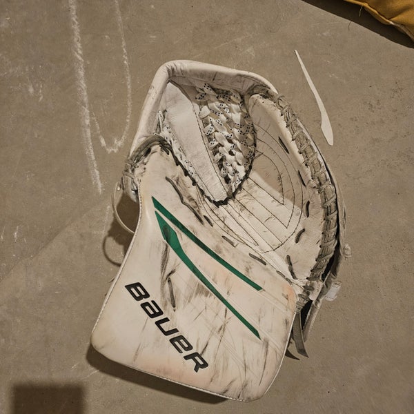 2023 Bauer Vapor 90 Regular Goalie Glove (Used)