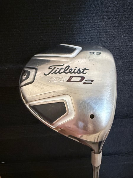 Men's Titleist 909 D2 Right Handed Driver Stiff Flex 9.5 Loft (Used)