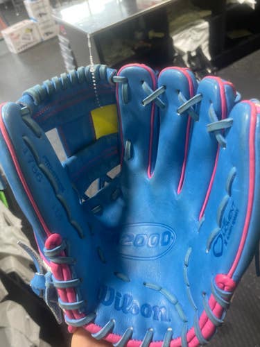 Used Wilson A2000 BB/SB Glove RH Throw Royal Blue 11 1/2" 11825-S000033609