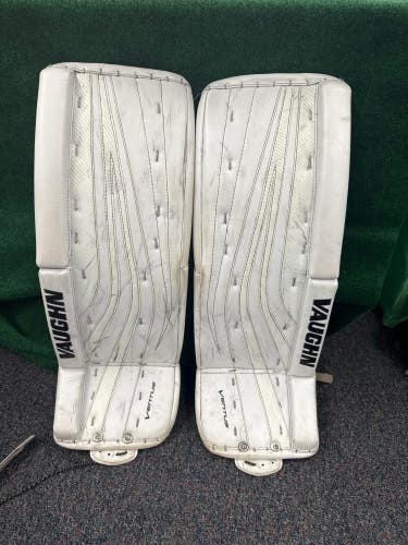 White Junior Vaughn Ventus SLR Goalie Leg Pads (Used) | 28"+2"