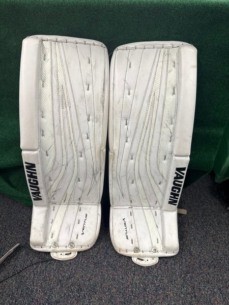 White Junior Vaughn Ventus SLR Goalie Leg Pads (Used) | 28"+2"