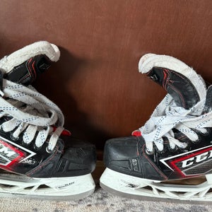 CCM JetSpeed FT490 Hockey Skates Regular Width Size 4.5 (Used)